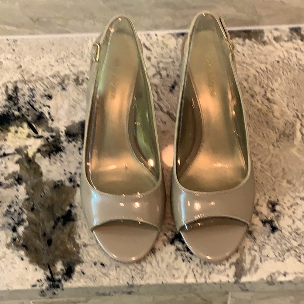 Liz Claiborne Minnie - champagne size 7.5